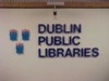 Central Library van de Dublin Corporation Public Libraries - Het logo van de bibliotheek (foto: Guy Dupr met Sony Digital Mavica MVC-FD71).